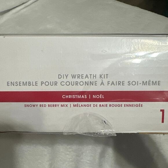 Ashland DIY Wreath Kit Snowy Red Berry Mix. Easy Instructions on back of box.NEW - Picture 5 of 8